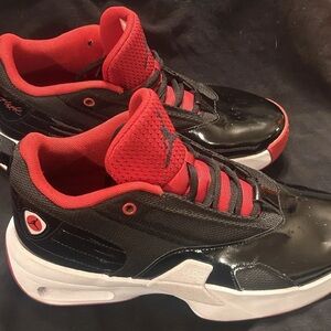 Nike Air Jordan Max Aura 6 Sneakers Bred/Black/Red/White, Size 6y FQ8297-006